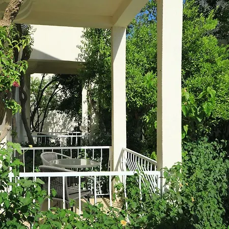 Summer Garden Apartahotel 3*